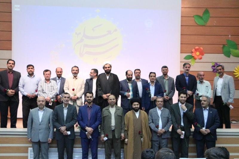 مراسم باشکوه تقدیر از دبیران دبیرستان(به مناسبت روز معلم)