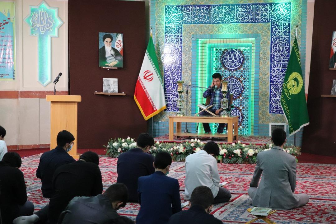 درخشش دانش آموزان دبیرستان معارف در مسابقات قرآن، عترت و نماز استان خراسان رضوی