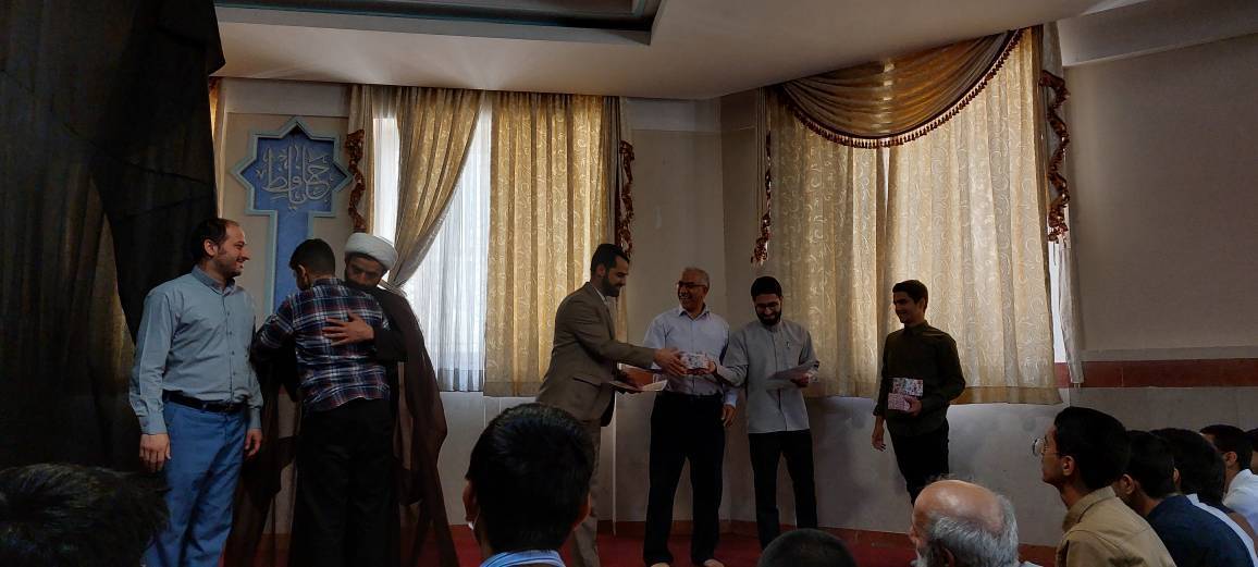 تقدیر و تشکر از دانش آموزان خادم